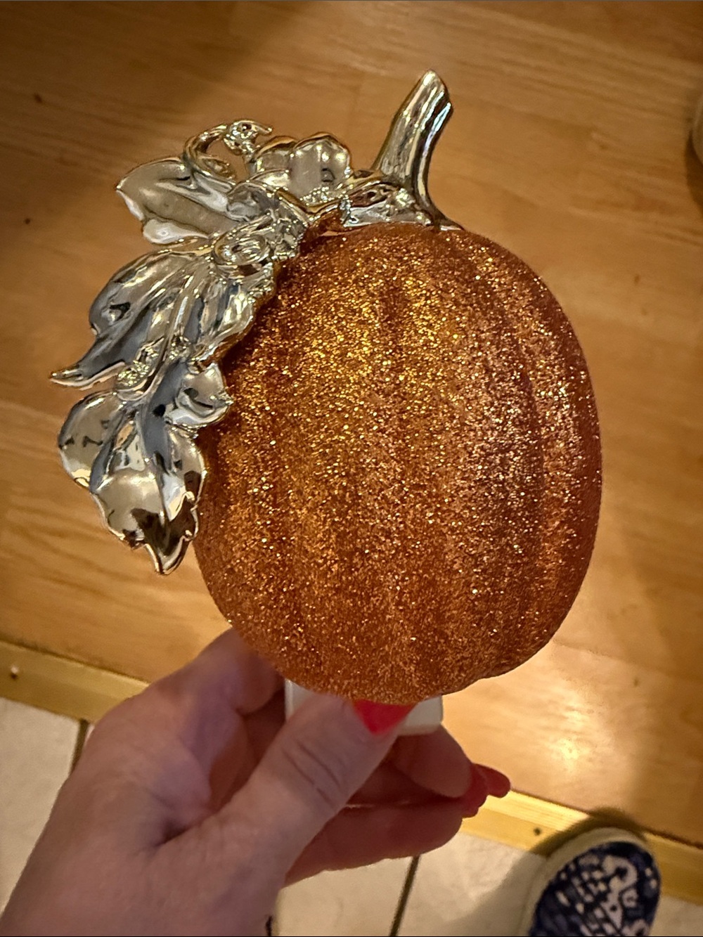 Bath and body Works glitz Orange Pumpkin Wallflower with Silver Leaf lights up